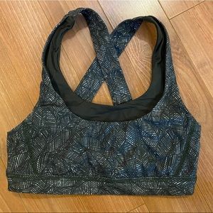 Lululemon leaf print sports bra sz 2